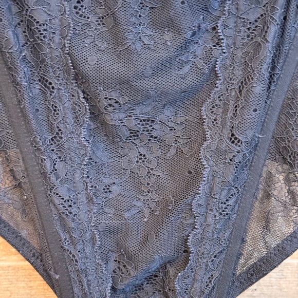 Elegant Black Lace Corset Top - Picture 2 of 13